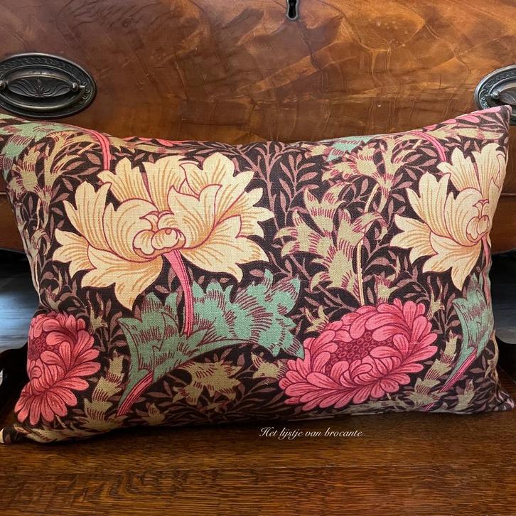 Engelse SET kussens William Morris Chrysanthemum, Huis en Inrichting, Woonaccessoires | Kussens, Nieuw, Overige kleuren, Rechthoekig