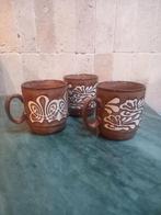 3 bruin vintage retro jaren 70 mokken, abstract bloemmotief, Huis en Inrichting, Keuken | Servies, Ophalen of Verzenden, Gebruikt