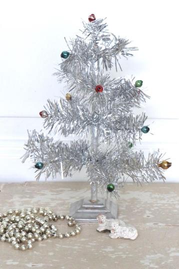Oud vintage tinsel kerstboompje – zilver beschikbaar voor biedingen