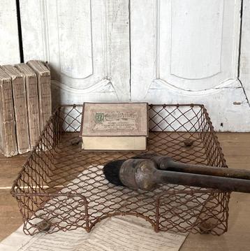 Brocante oud Frans draad archiefmandje / postbakje beschikbaar voor biedingen