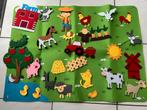 Vilten speelkleed met boerderijfiguren., Ophalen of Verzenden