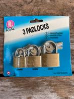 Drie verschillende hangsloten mer sleutels, Ophalen, Nieuw