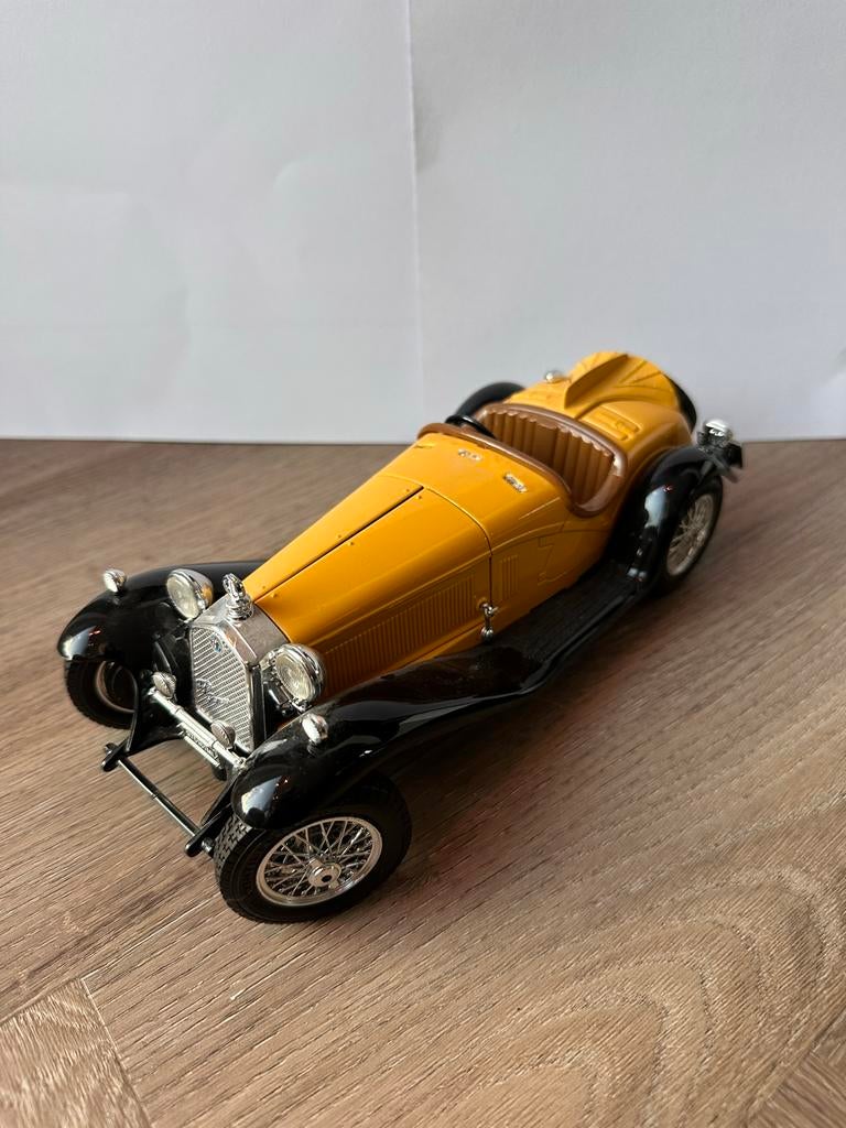 Bburago Alfa Romeo 8C 2300 Spider 1932 (beschadigd), Hobby en Vrije tijd, Modelauto's | 1:18, Ophalen of Verzenden, Gebruikt, Auto