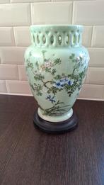 Antieke mintgroene vaas porselein op console, Ophalen of Verzenden