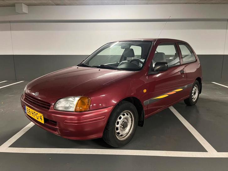 Toyota Starlet P9 1.3 16V 1996 Rood, Auto's, Toyota, Particulier, Starlet, Airbags, Radio, Benzine, Hatchback, Handgeschakeld
