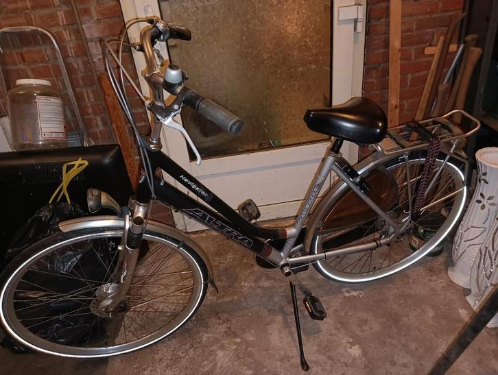 mooie goede dames fiets alles werkt goed verlichting slot, Fietsen en Brommers, Fietsen | Dames | Damesfietsen, Zo goed als nieuw