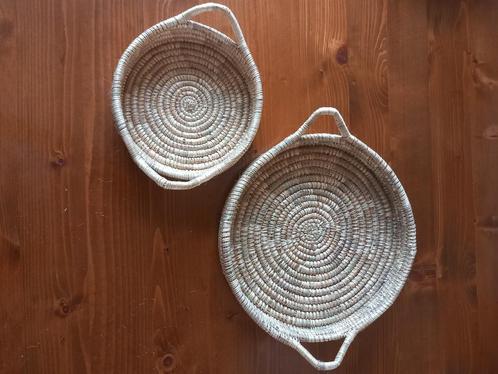 Mandjes uit Ethiopië, handgemaakt, Huis en Inrichting, Woonaccessoires | Schalen en Manden, Nieuw, Mand, Rond, Riet, Ophalen of Verzenden
