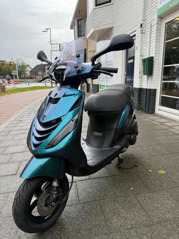 Piaggio Zip E4 (2018) - Nieuwstaat! 2e eigenaar 13.790KM beschikbaar voor biedingen