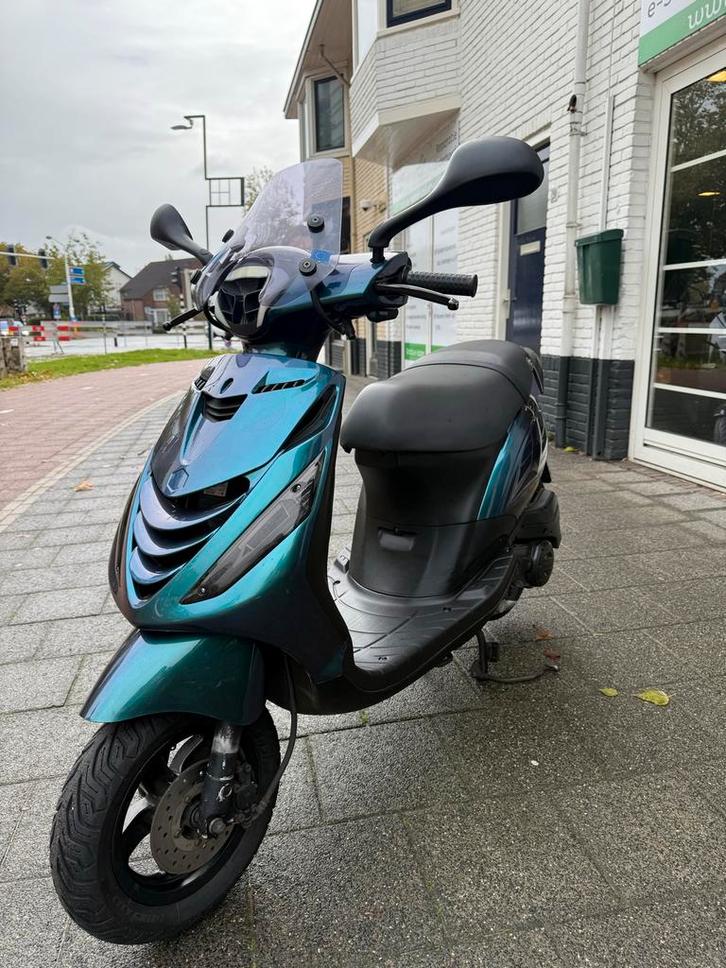 Piaggio Zip E4 (2018) - Nieuwstaat! 2e eigenaar 13.790KM, Fietsen en Brommers, Scooters | Piaggio, Zo goed als nieuw, Zip, Maximaal 45 km/u