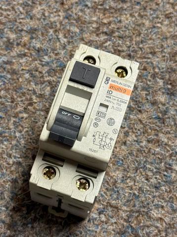 Merlin Gerin aardlekschakelaar 40A / 30mA – multi9 ID beschikbaar voor biedingen