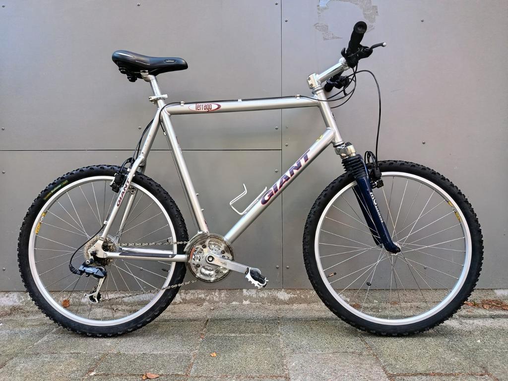 ≥ MTB Giant Terrago met 24 versnellingen Shimano Deore LX-65cm