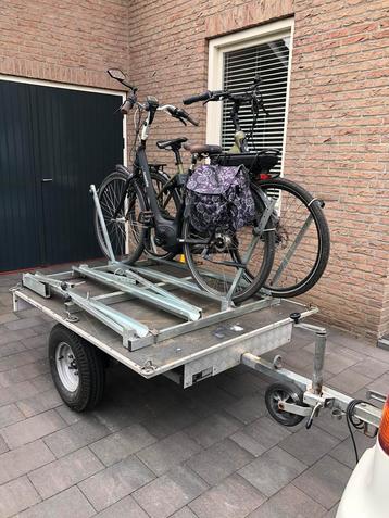 Te huur fietsen aanhanger. beschikbaar voor biedingen