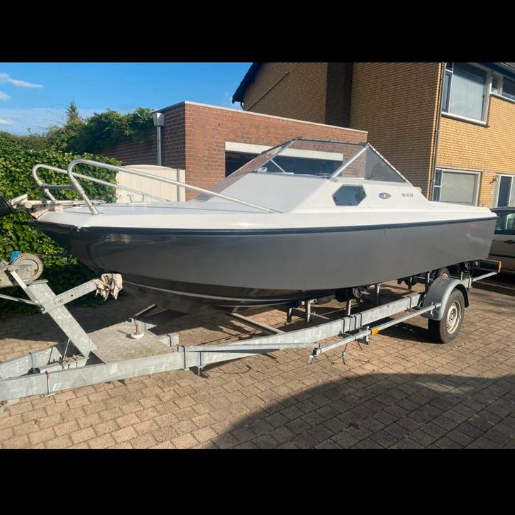 Speedboot project - Opknapper, Watersport en Boten, Speedboten, Gebruikt, 3 tot 6 meter, Benzine, 120 tot 200 pk, Polyester, Binnenboordmotor