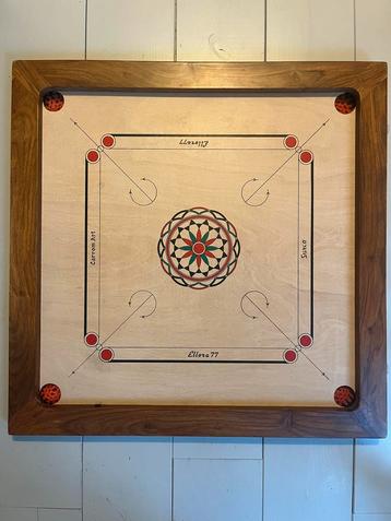Carrom spel met toebehoren beschikbaar voor biedingen