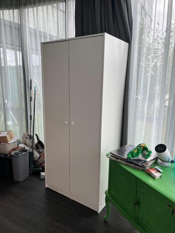 Witte IKEA kast 