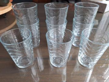 9 Glazen met Golvend Design beschikbaar voor biedingen
