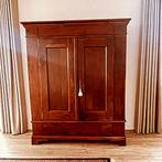 Antieke 19e eeuwse massief eiken linnenkast (ca. 1850–1890), Ophalen