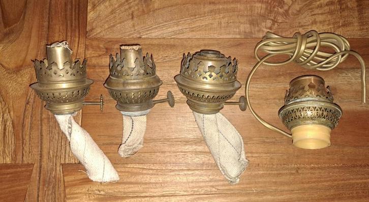 3 olielamp branders met lont en 1 omgebouwde elektrische, Antiek en Kunst, Antiek | Lampen, Ophalen