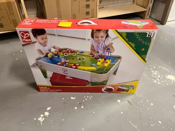 Hape E3823 Treinbaan - Speeltafel met opbergbox beschikbaar voor biedingen