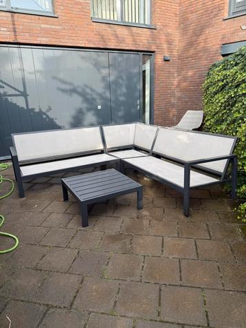 4 delig tuinset Manifesto van Kees Smit + eettafel beschikbaar voor biedingen