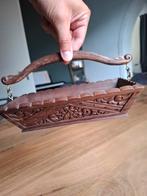 Handgemaakte houten mand met sierlijk houtsnijwerk, Antiek en Kunst, Ophalen of Verzenden