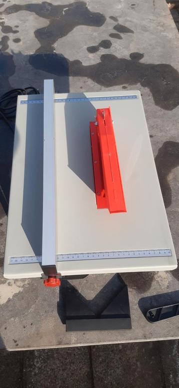 Zaagtafeltje  (Agojama ) beschikbaar voor biedingen