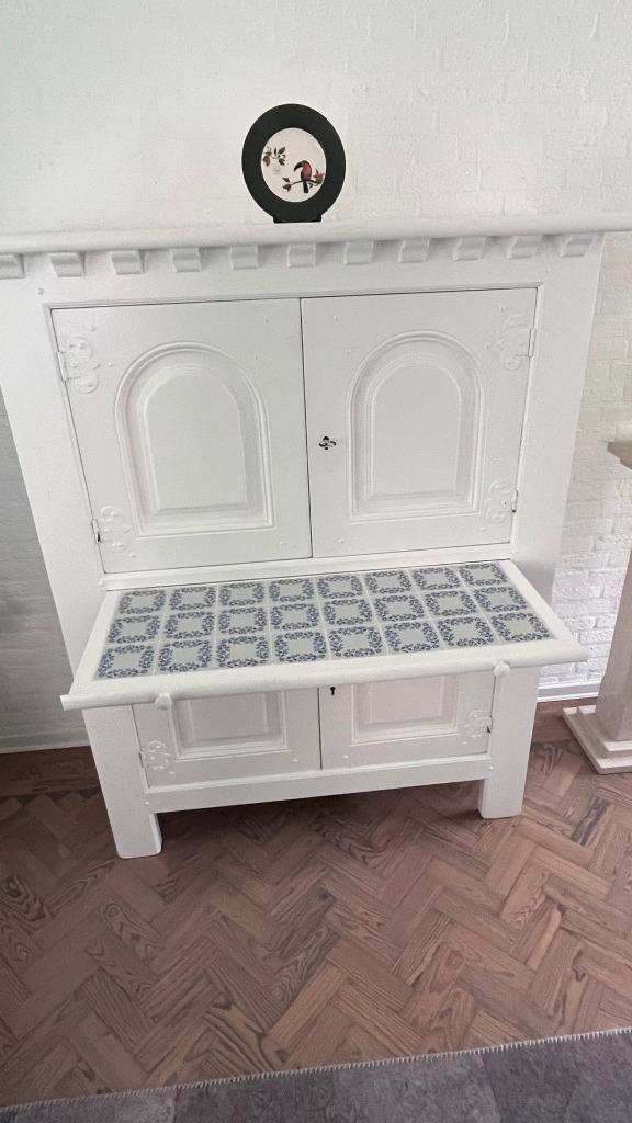 Prachtige witte antieke buffetkast met tegelblad, Huis en Inrichting, Kasten | Buffetkasten, Zo goed als nieuw, 200 cm of meer