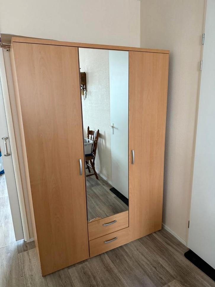 Ruime kledingkast met spiegeldeur, Huis en Inrichting, Kasten | Kledingkasten, Gebruikt, 200 cm of meer, 100 tot 150 cm, 50 tot 75 cm