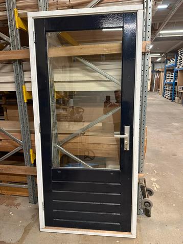 Achterdeur met kozijn beschikbaar voor biedingen