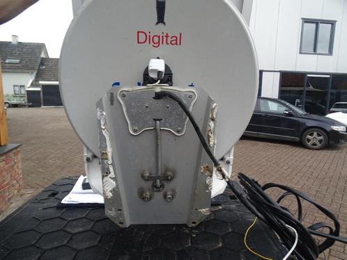 Schotel Digital, Caravans en Kamperen, Campers, Particulier, Half-integraal, Ophalen