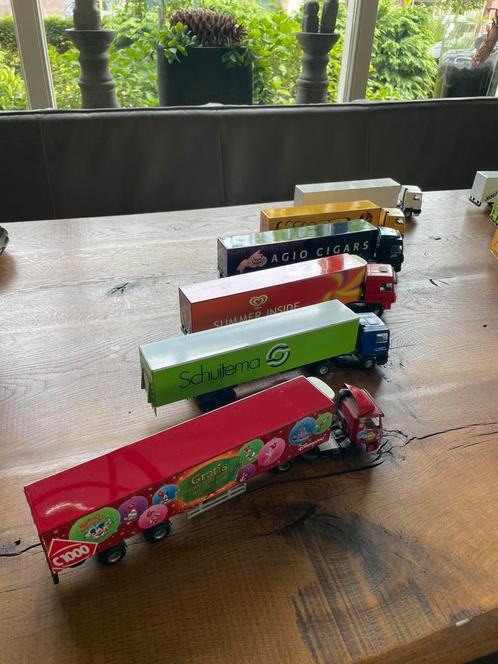 Een verzameling van 19 metalen vrachtwagens en 3 van plastic, Hobby en Vrije tijd, Modelauto's | 1:50, Gebruikt, Bus of Vrachtwagen