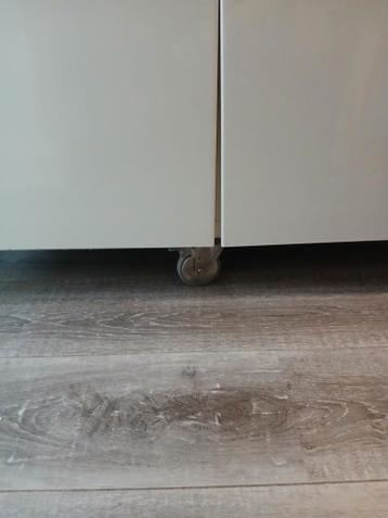 besta Ikea tv meubel hoogglans met glasplaat - afbeelding 2