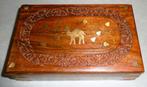 Handwerk sieradendoosje,hout+koper inleg Kameel, Ajuny-India, Antiek en Kunst, Ophalen of Verzenden