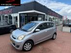 Daihatsu Cuore 1.0 Premium 5drs airco cd stuurbekrachtiging, Auto's, Daihatsu, Keurmerk '100% Onderhouden', 18 €/maand, 4 stoelen