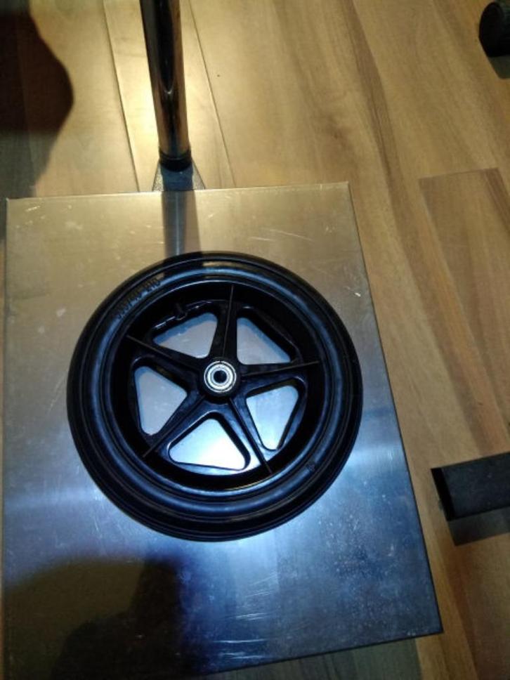 Partij wielen. Antilek. Hekpoorten. Steekwagen. 20 stuks, Doe-het-zelf en Verbouw, IJzerwaren en Bevestigingsmiddelen, Nieuw, Overige typen