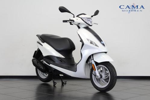 Piaggio Fly BROM (bj 2016), Fietsen en Brommers, Scooters | Piaggio, Gebruikt, Fly