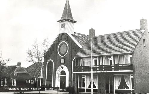 Ansichtkaart Stedum geref. Kerk en pastorie 1961 (129), Verzamelen, Ansichtkaarten | Nederland, Ongelopen, Groningen, 1960 tot 1980