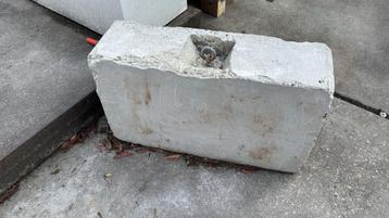 Ballastblok voor feesttent 75 tot 100 kg beschikbaar voor biedingen