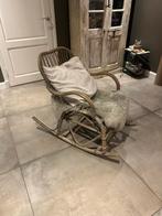 Rotan Schommelstoel - Relaxen in Stijl!, Huis en Inrichting, Fauteuils, Ophalen, Gebruikt, 50 tot 75 cm, Riet of Rotan