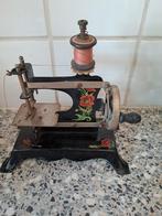 Antiek miniatuur naaimachine uit duitsland, Antiek en Kunst, Ophalen of Verzenden