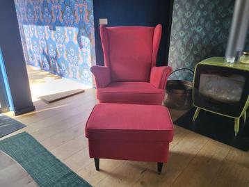 Rode fauteuil incl voetenbankje beschikbaar voor biedingen