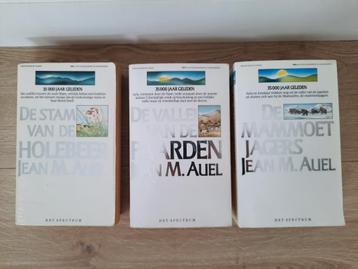 3 boeken van serie De Aardkinderen Jean M Auel  beschikbaar voor biedingen