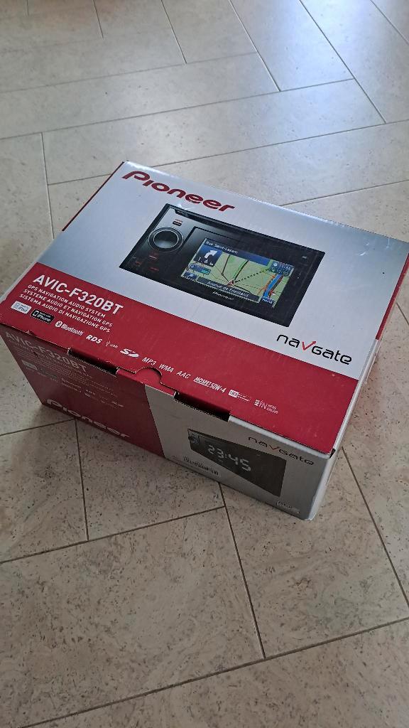 Pioneer AVIC-F320BT, Auto diversen, Autoradio's, Gebruikt, Ophalen of Verzenden