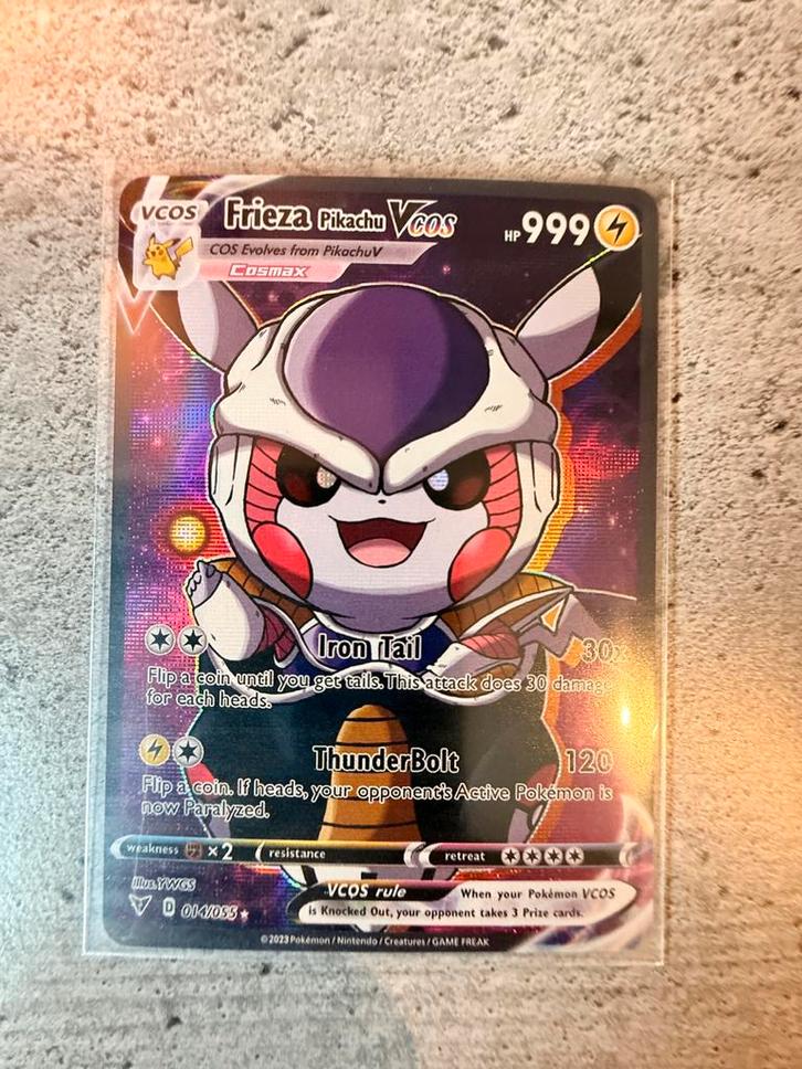 Frieza Pikachu VCOS – Pokémon Cosplay Proxy, Hobby en Vrije tijd, Verzamelkaartspellen | Pokémon, Zo goed als nieuw, Verzenden