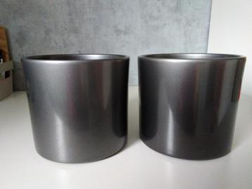 Bloempotten antraciet grijs beschikbaar voor biedingen