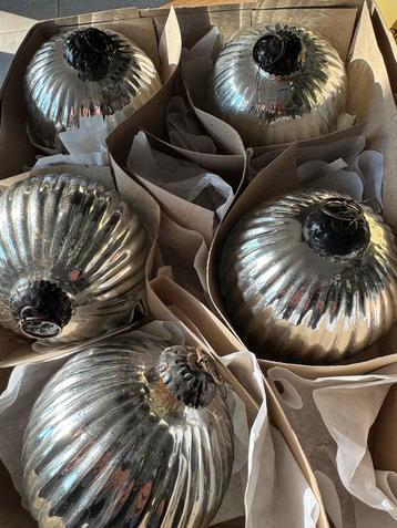 Kerstballen zilver glas mega groot beschikbaar voor biedingen