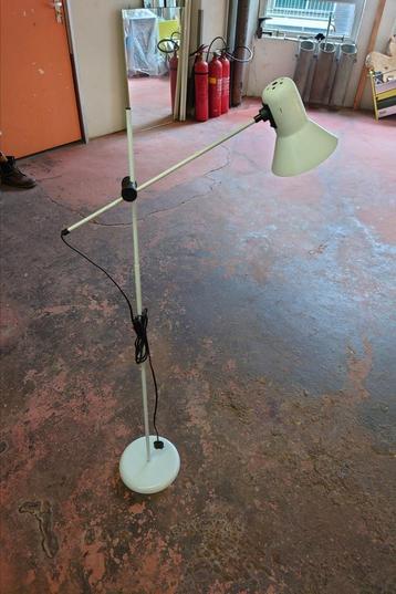 Vintage design vloerlamp Massive model Veneta Lumi, jaren 80 beschikbaar voor biedingen