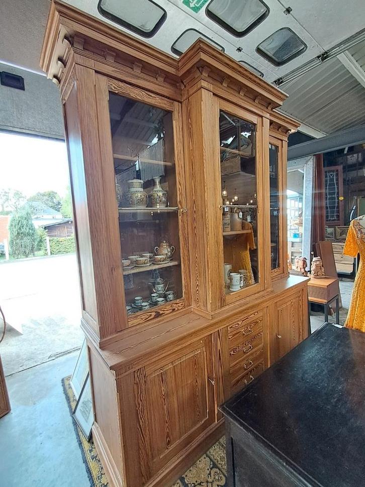 Grote vitrinekast in pitch pine, Huis en Inrichting, Kasten | Buffetkasten, Zo goed als nieuw, 200 cm of meer, 50 tot 75 cm, Ophalen