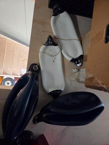 4 Bootfenders: 2 langwerpige, 2 bol fenders beschikbaar voor biedingen