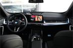BMW X1 sDrive20i High Executive M Sport Automaat / Panoramad, Auto's, BMW, 1525 kg, Zwart, 156 pk, Stoelverwarming